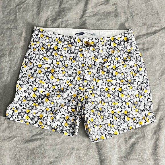 Old Navy Everyday Short - Picture 1 of 7